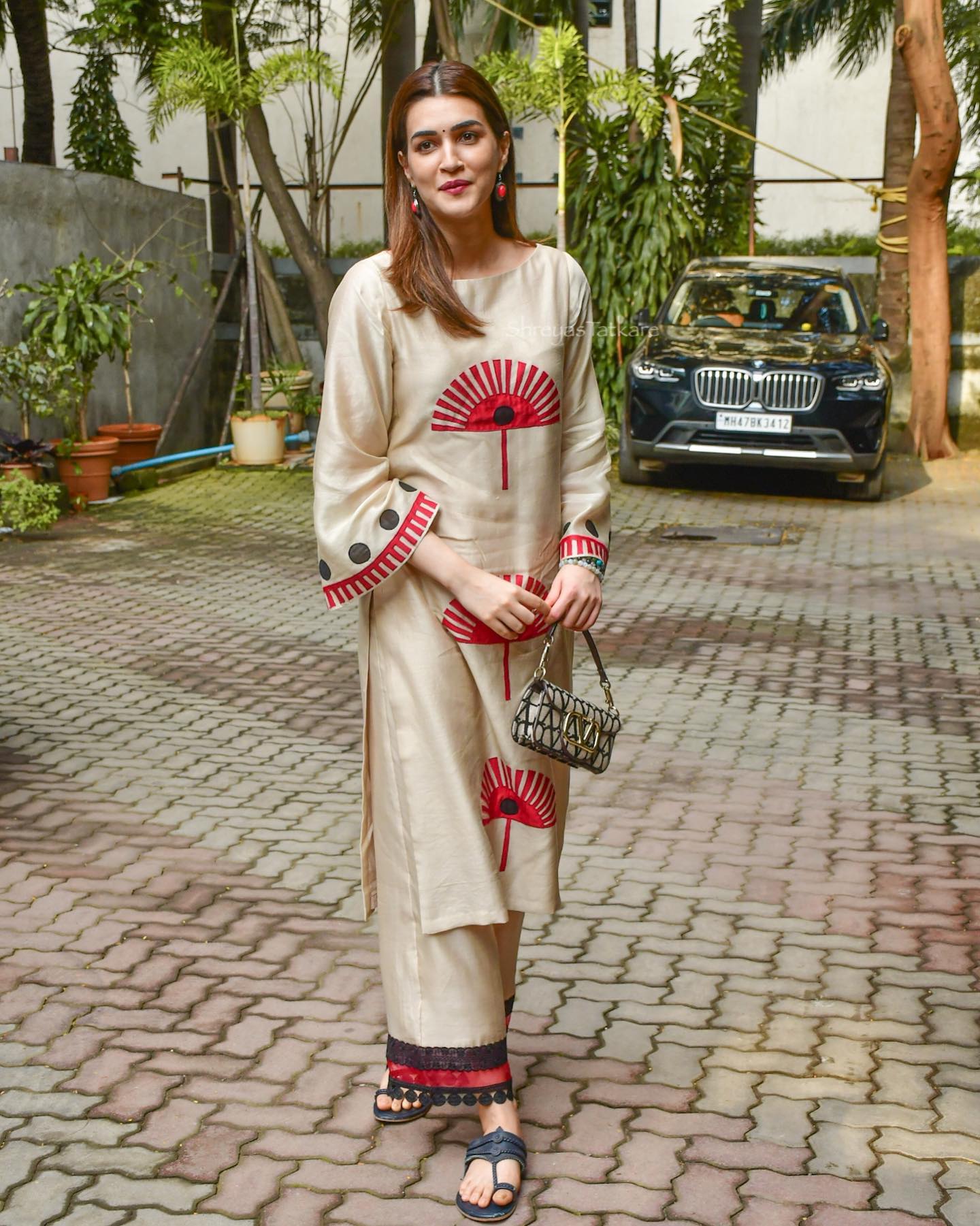 Khwabeeda Applique Set